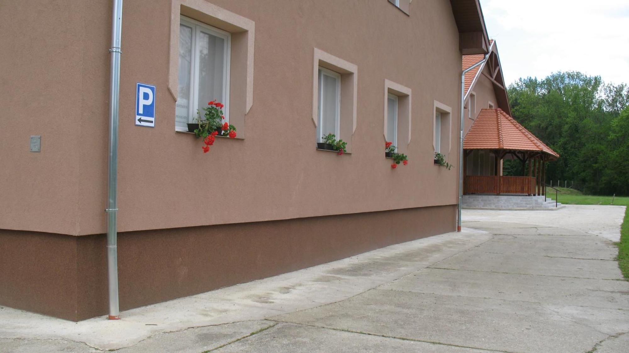 Izisz Apartman Matraterenye Bagian luar foto