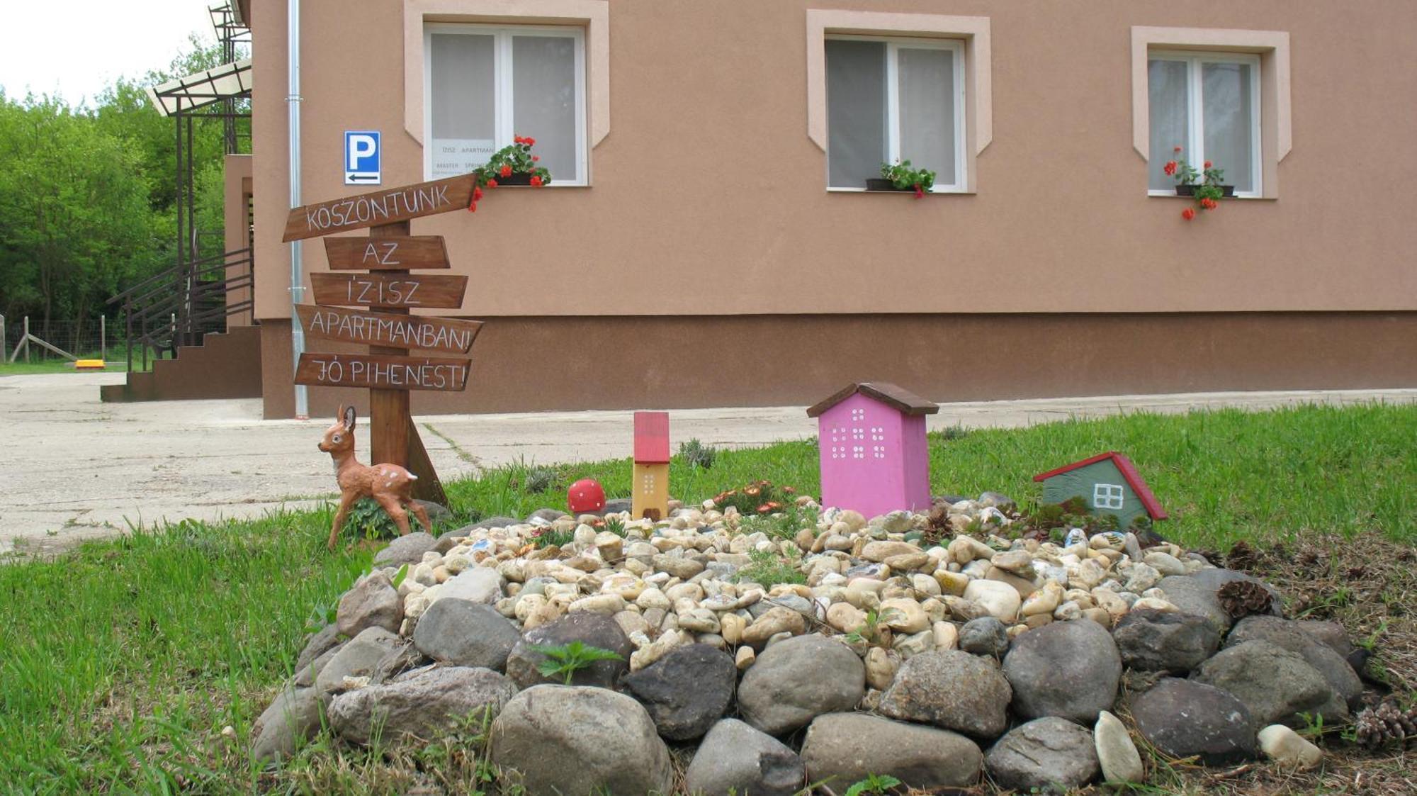 Izisz Apartman Matraterenye Bagian luar foto
